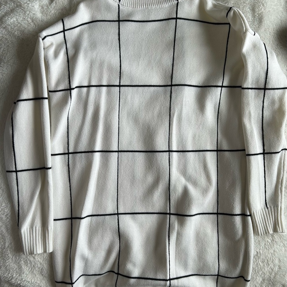 Thick White and Black Crew Neck Sweater Dress with Grid Pattern